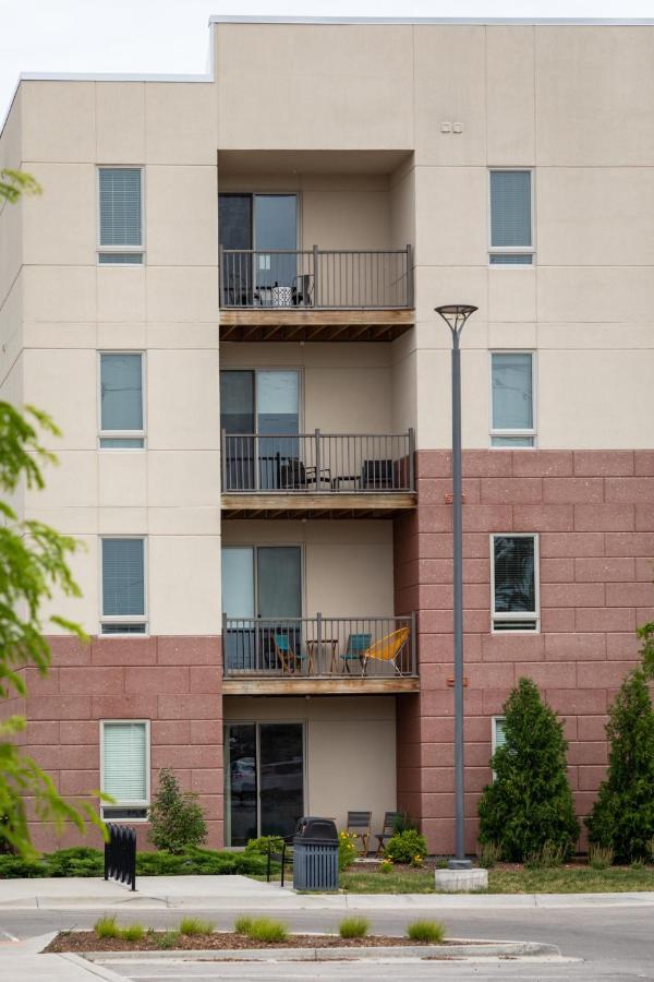 New Happy Trail 2Br Condo Close To Downtown ทราเวิร์สซิตี้ ภายนอก รูปภาพ