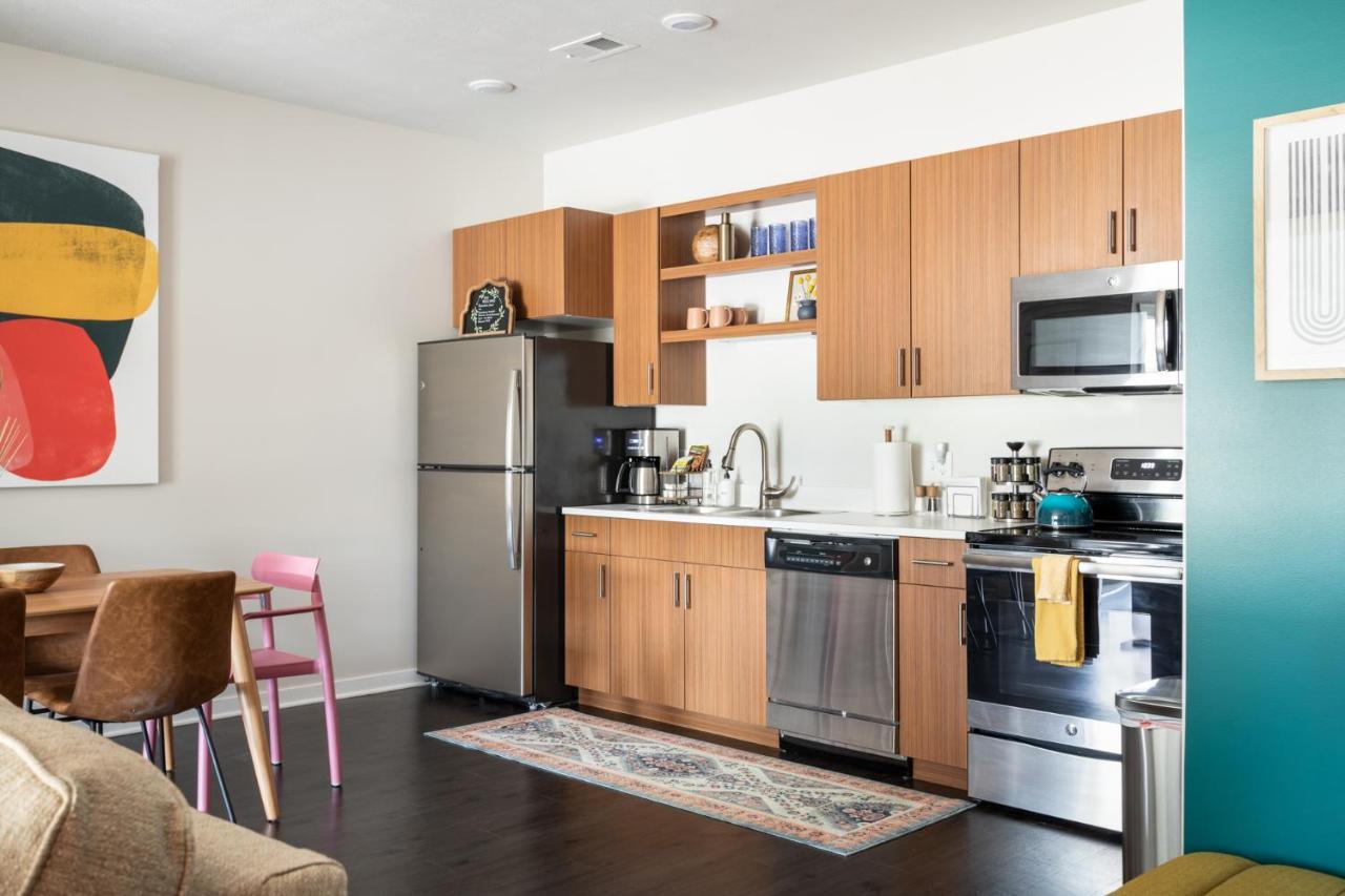 New Happy Trail 2Br Condo Close To Downtown ทราเวิร์สซิตี้ ภายนอก รูปภาพ