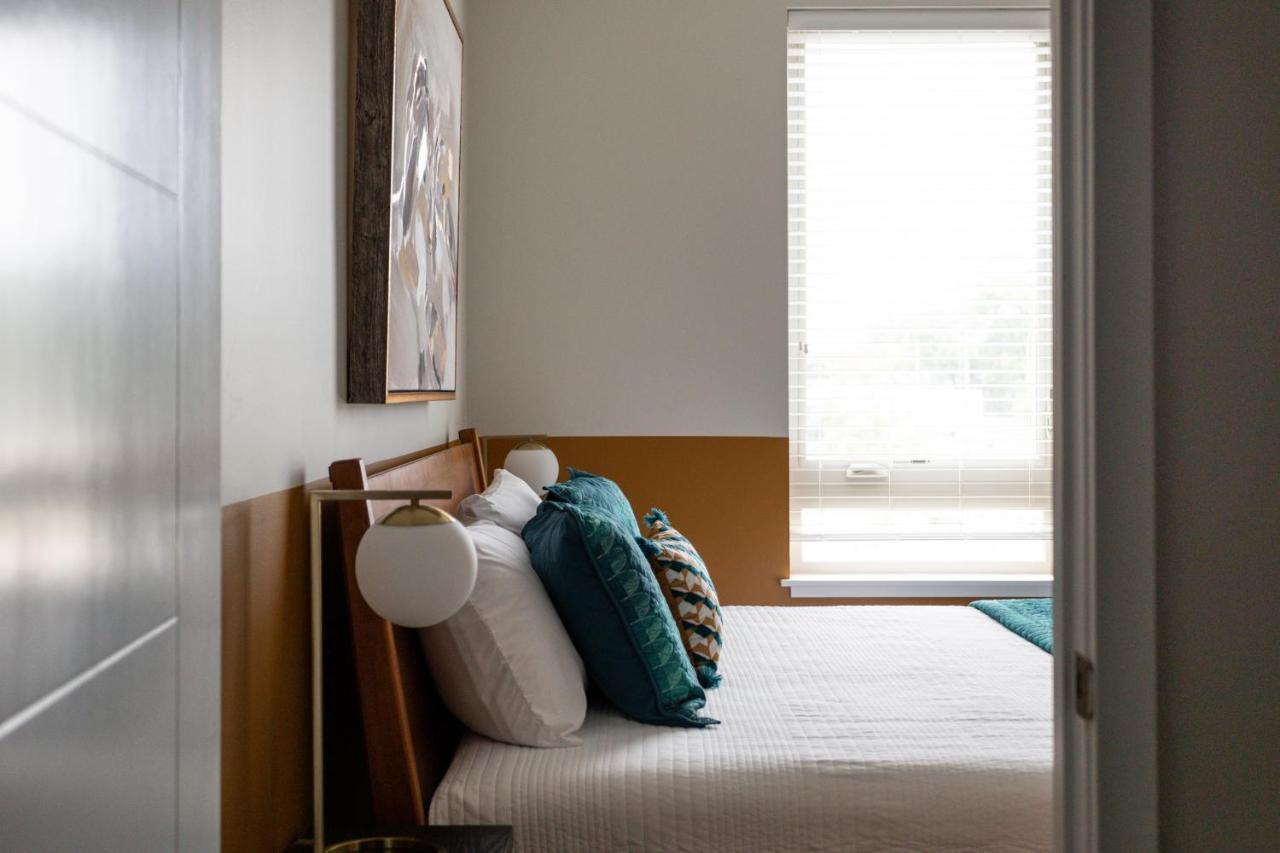 New Happy Trail 2Br Condo Close To Downtown ทราเวิร์สซิตี้ ภายนอก รูปภาพ