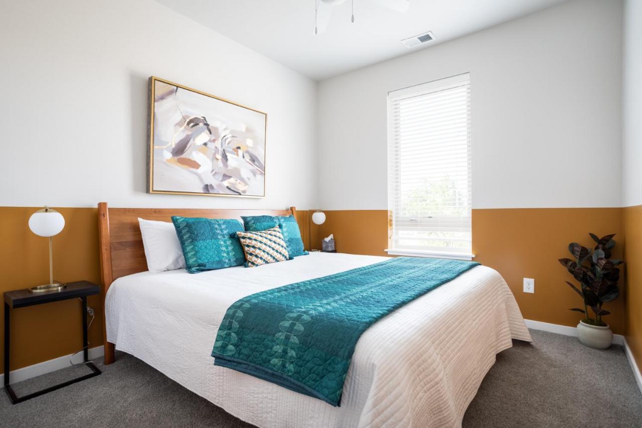 New Happy Trail 2Br Condo Close To Downtown ทราเวิร์สซิตี้ ภายนอก รูปภาพ
